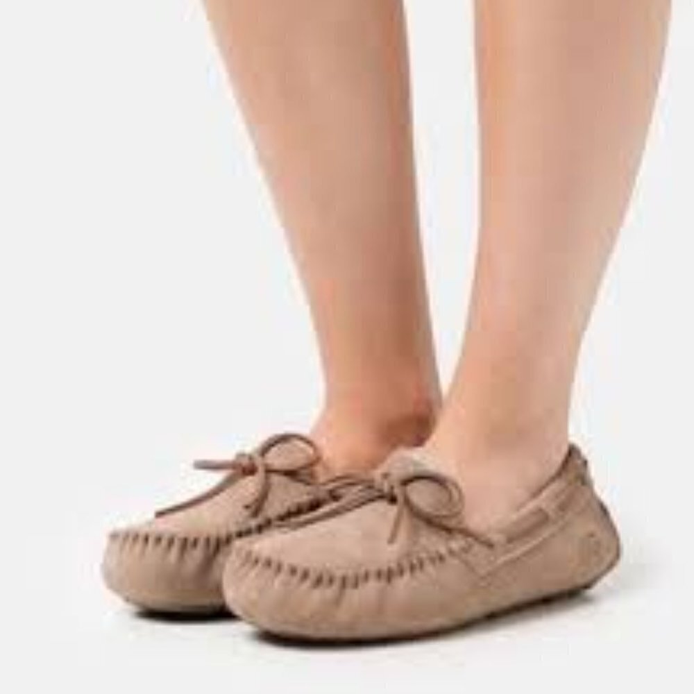 UGG Woman Slippers Size 6